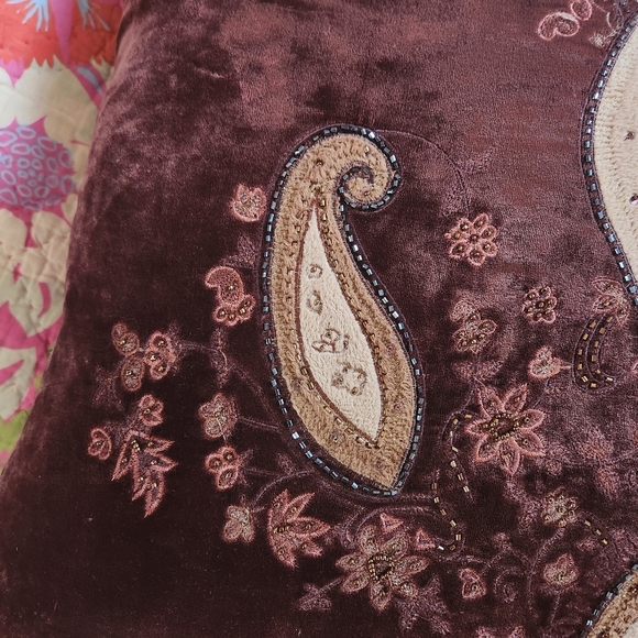 Vintage 90s Brown Velvet Paisley Beaded Down Filled Pillows Home Decor Boho - Picture 4 of 8